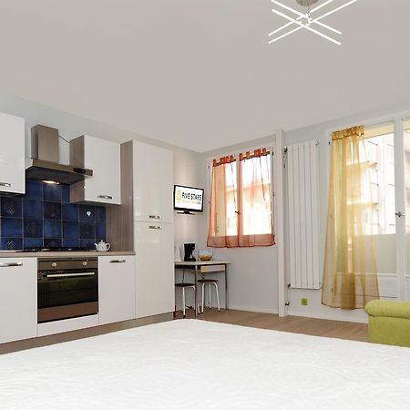 Blue Lagon Five Stars Holiday House นีซ ภายนอก รูปภาพ