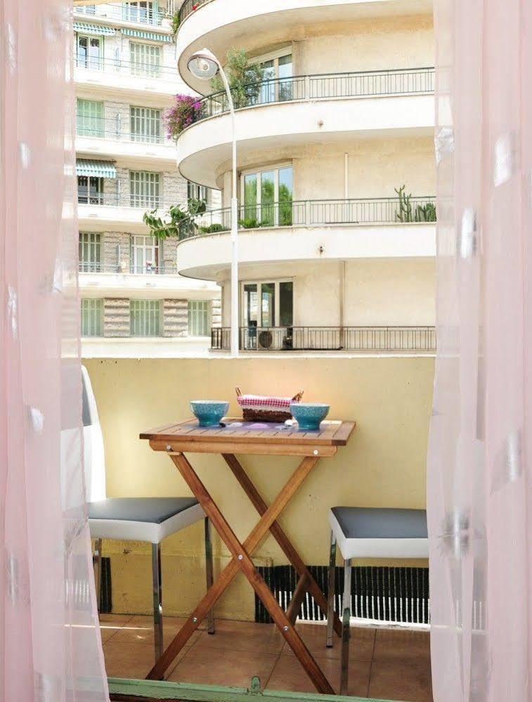Blue Lagon Five Stars Holiday House นีซ ภายนอก รูปภาพ