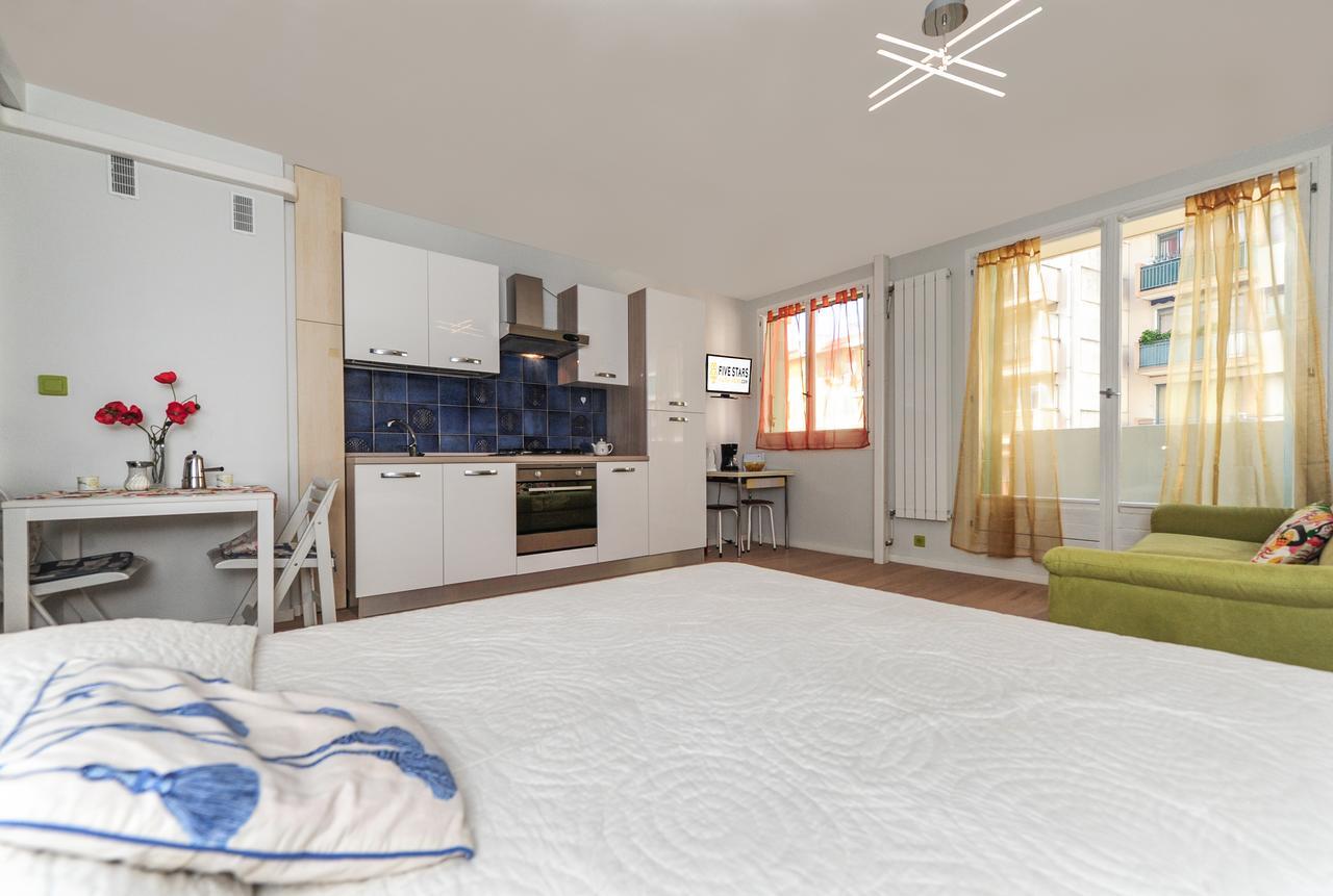 Blue Lagon Five Stars Holiday House นีซ ภายนอก รูปภาพ
