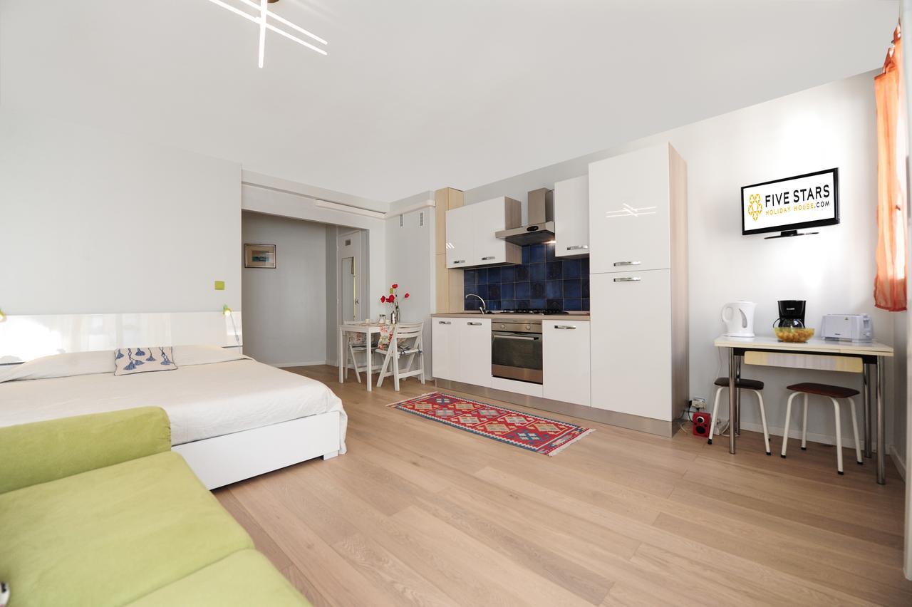 Blue Lagon Five Stars Holiday House นีซ ภายนอก รูปภาพ