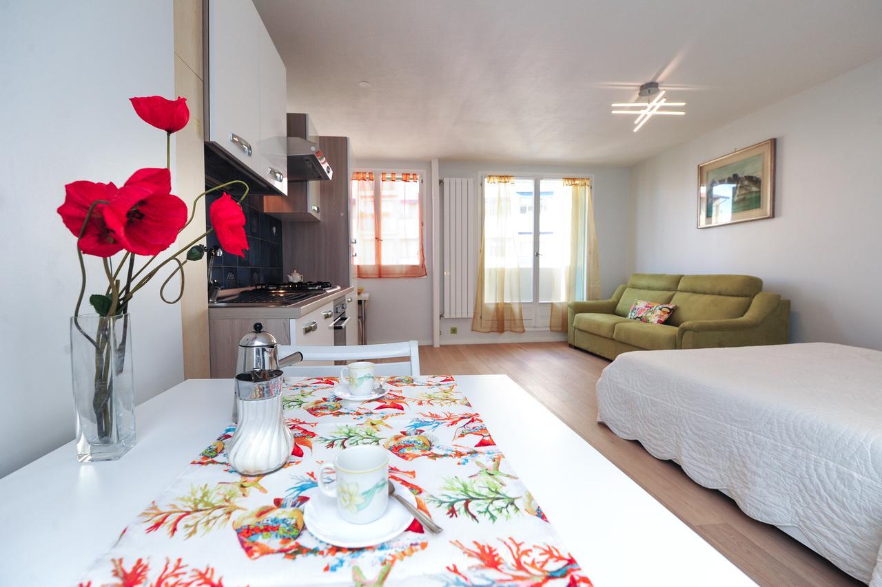 Blue Lagon Five Stars Holiday House นีซ ภายนอก รูปภาพ