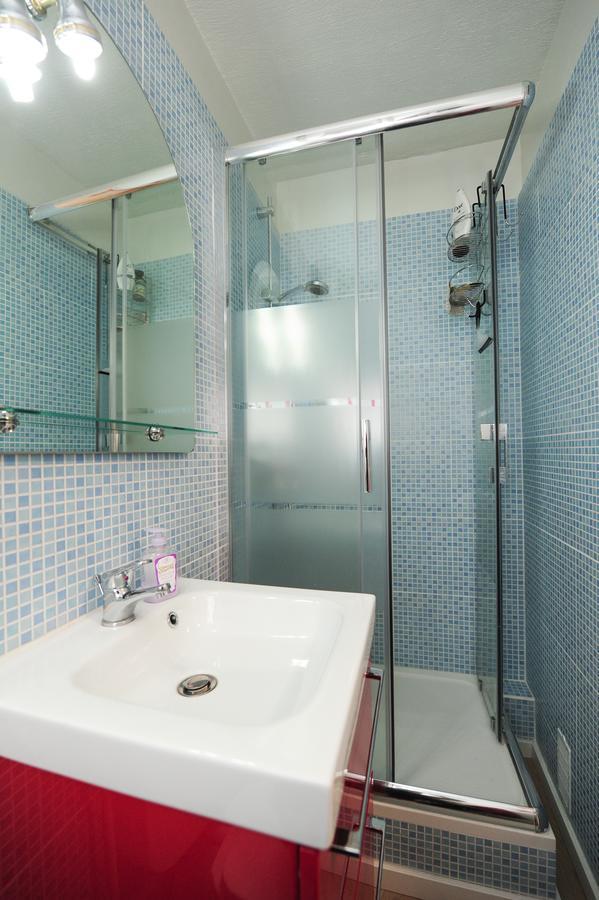 Blue Lagon Five Stars Holiday House นีซ ภายนอก รูปภาพ